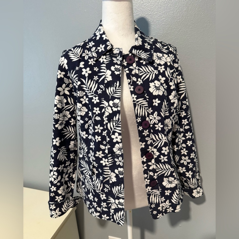 Appleseed's Navy and White Floral Button-Down Jacket Size S